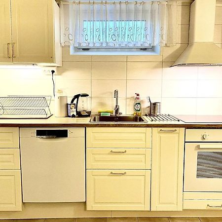 3 Rooms With Private Kitchen & Private Bathroom 5B เยฟเลอ ภายนอก รูปภาพ