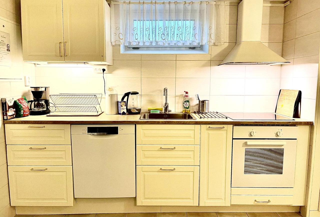 3 Rooms With Private Kitchen & Private Bathroom 5B เยฟเลอ ภายนอก รูปภาพ
